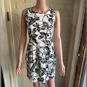 J.Crew size 6 petite 6P blue and white floral pattern dress